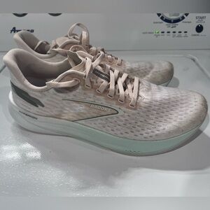 Women’s Brooks Hyperion shoes
